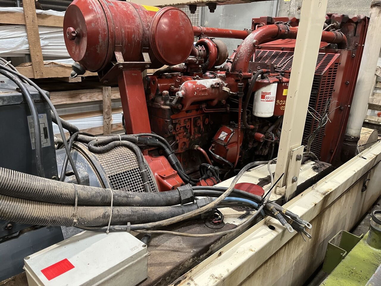 IVECO 240 kVa 8361 SRI - Generaatorikomplekt: pilt 3 IVECO 240 kVa 8361 SRI - Generaatorikomplekt: pilt 3