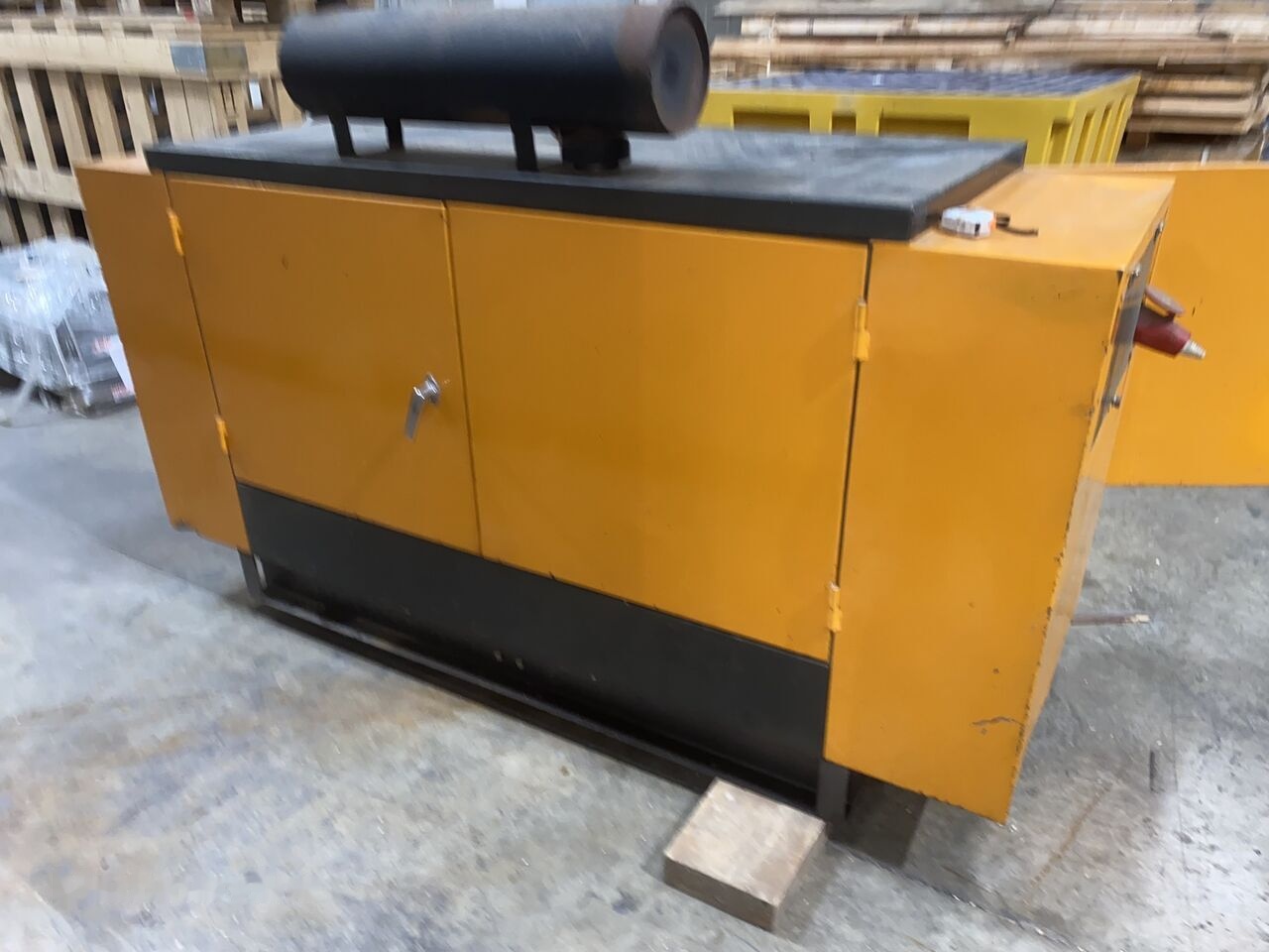 SDMO 20 kVa - Generaatorikomplekt: pilt 1 SDMO 20 kVa - Generaatorikomplekt: pilt 1