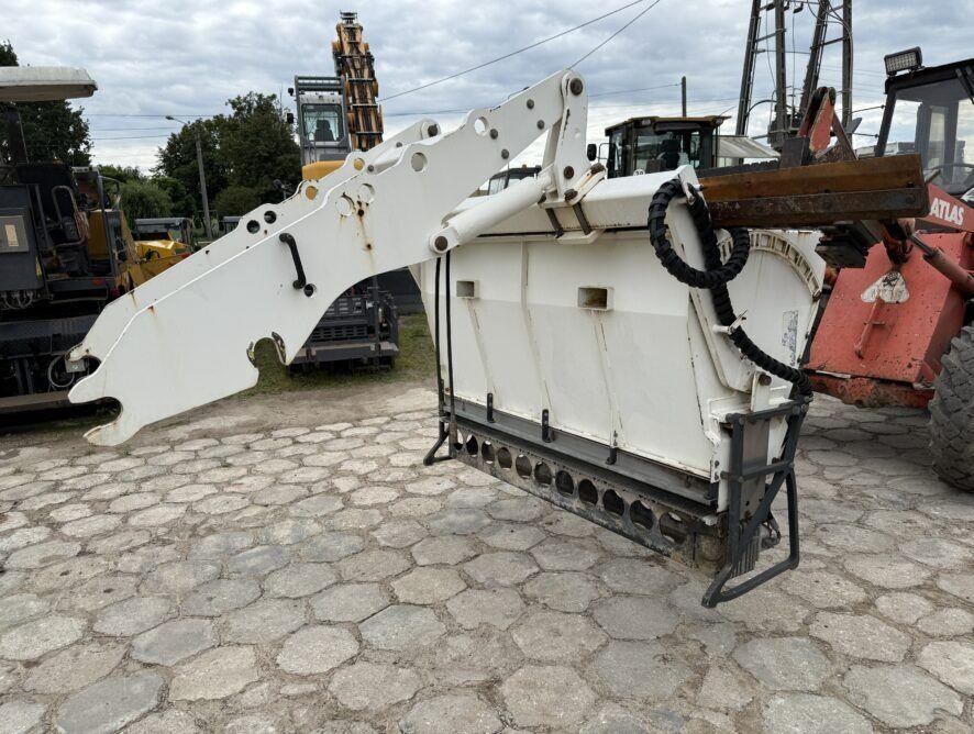 Bomag BW174 - Liiva-/ Soolajaotur - Kommunaal-/ Erisõiduk: pilt 2 Bomag BW174 - Liiva-/ Soolajaotur - Kommunaal-/ Erisõiduk: pilt 2