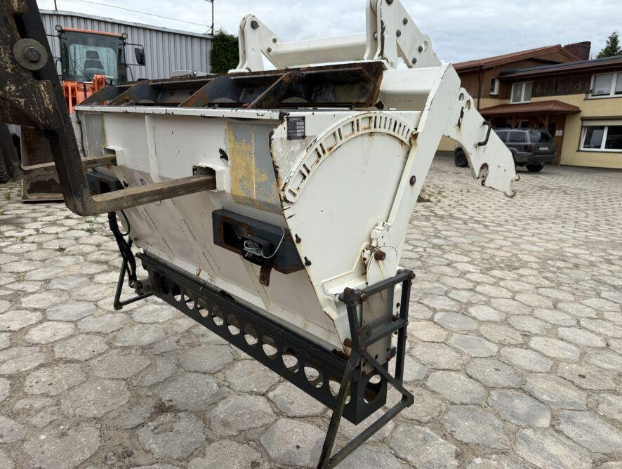 Bomag BW174 - Liiva-/ Soolajaotur - Kommunaal-/ Erisõiduk: pilt 5 Bomag BW174 - Liiva-/ Soolajaotur - Kommunaal-/ Erisõiduk: pilt 5