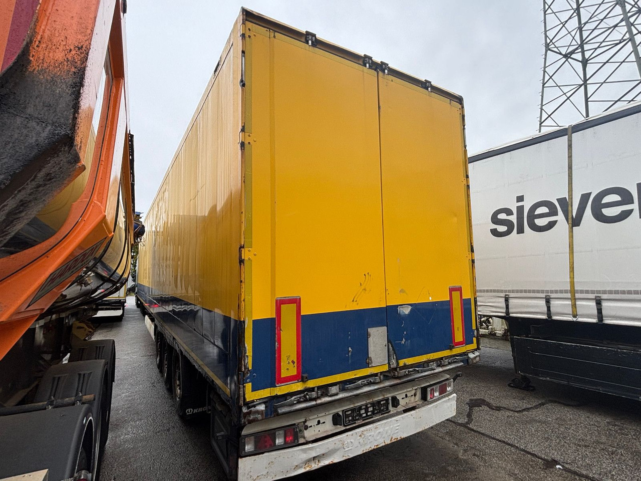 Krone SD Textilkoffer/Luft/Scheibe - Furgoonpoolhaagis: pilt 5 Krone SD Textilkoffer/Luft/Scheibe - Furgoonpoolhaagis: pilt 5