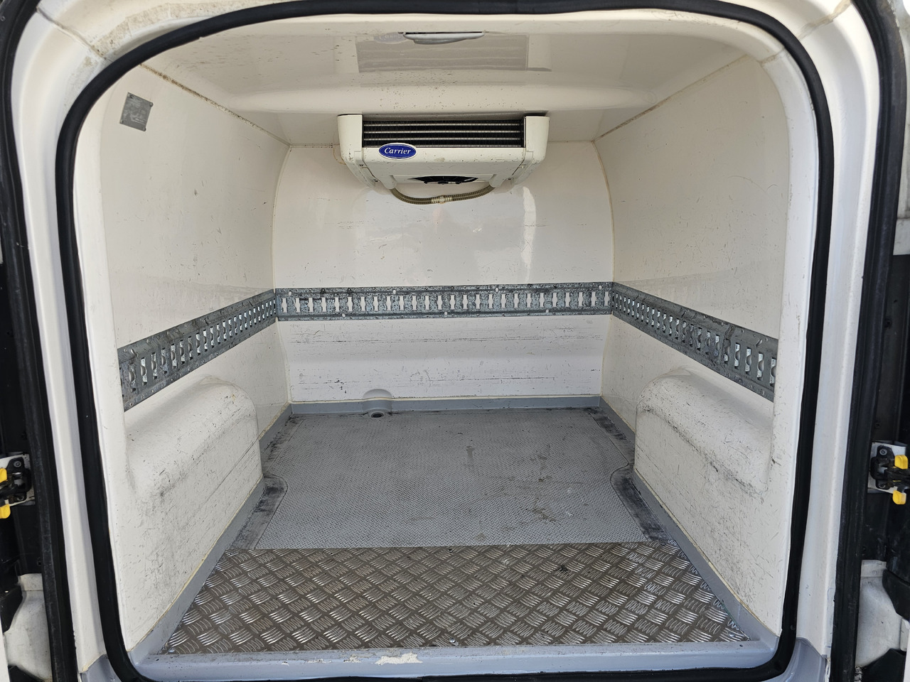 Fiat Doblo chlodnia mroznia carrier +230v - 18 C euro5 - Tarbesõiduk külmik: pilt 4 Fiat Doblo chlodnia mroznia carrier +230v - 18 C euro5 - Tarbesõiduk külmik: pilt 4