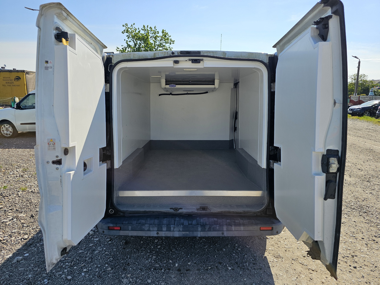 Opel VIVARO CHLODNIA CARRIER+230V KLIMA NAVI EURO6 - Tarbesõiduk külmik: pilt 2 Opel VIVARO CHLODNIA CARRIER+230V KLIMA NAVI EURO6 - Tarbesõiduk külmik: pilt 2
