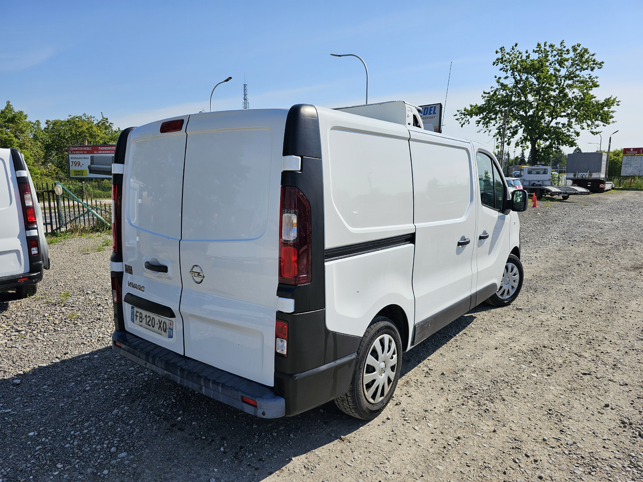 Opel VIVARO CHLODNIA CARRIER+230V KLIMA NAVI EURO6 - Tarbesõiduk külmik: pilt 3 Opel VIVARO CHLODNIA CARRIER+230V KLIMA NAVI EURO6 - Tarbesõiduk külmik: pilt 3