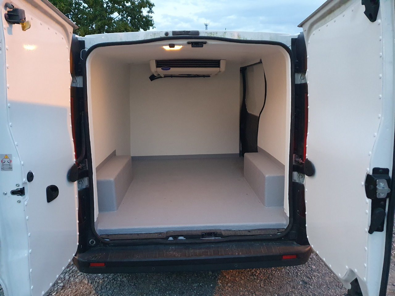Opel VIVARO CHLODNIA CARRIER+230V KLIMA NAVI EURO6 - Tarbesõiduk külmik: pilt 2 Opel VIVARO CHLODNIA CARRIER+230V KLIMA NAVI EURO6 - Tarbesõiduk külmik: pilt 2