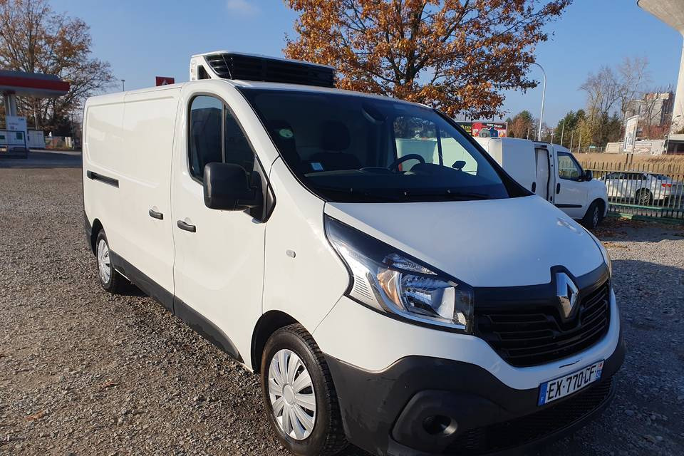 RENAULT TRAFIC CHLODNIA MROZNIA CARRIER+230V KLIMA EURO6 - Tarbesõiduk külmik: pilt 1 RENAULT TRAFIC CHLODNIA MROZNIA CARRIER+230V KLIMA EURO6 - Tarbesõiduk külmik: pilt 1