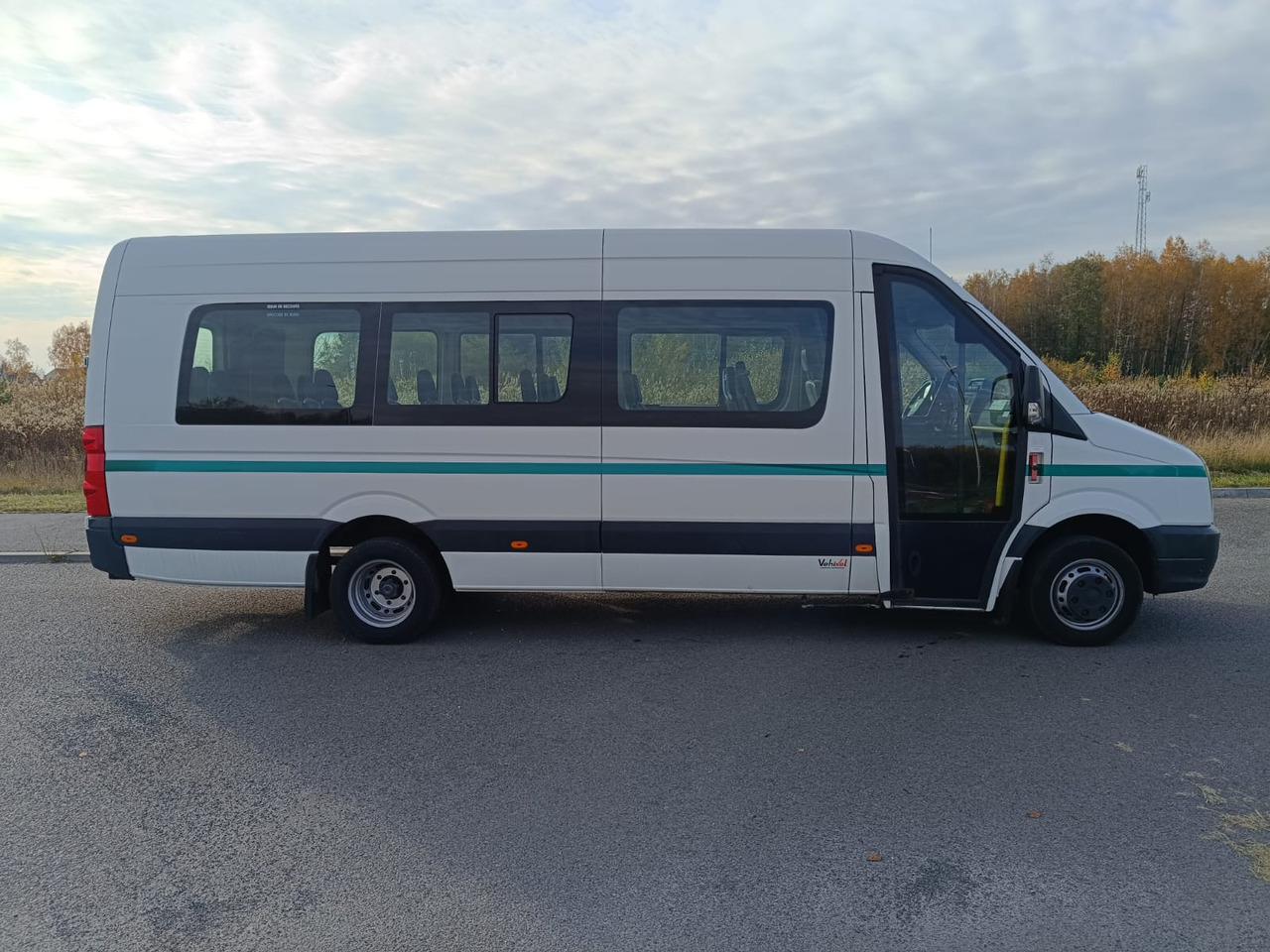 VOLKSWAGEN CRAFTER 23 OSOBY KLIMA WEBASTO KAMERA RETARDER HAK EURO5 - Kaugsõidu buss: pilt 2 VOLKSWAGEN CRAFTER 23 OSOBY KLIMA WEBASTO KAMERA RETARDER HAK EURO5 - Kaugsõidu buss: pilt 2