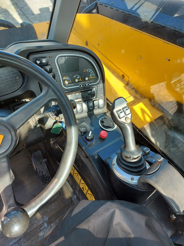 Teleskooplaadur JCB 527-58 Agri: pilt 12
