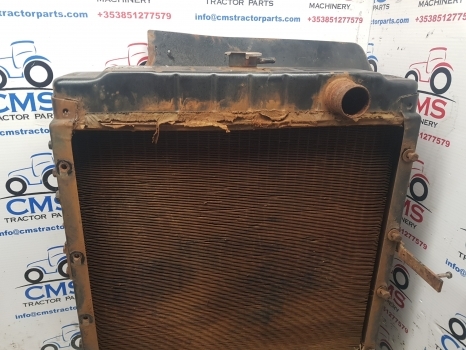 Case 5000 5140, 5250 Engine Water Cooling Radiator 104753a1; 104753a2; A190604 - Radiaator - Traktor: pilt 3 Case 5000 5140, 5250 Engine Water Cooling Radiator 104753a1; 104753a2; A190604 - Radiaator - Traktor: pilt 3
