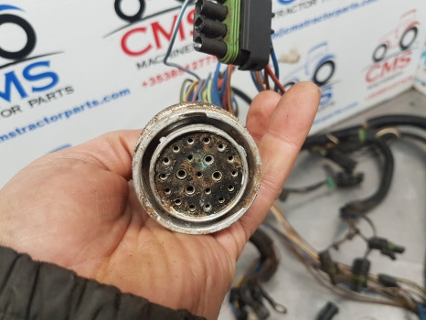 Case 5120, 5130, 5140 Transmission Wiring Loom 1546495c1, 1987581c1 - Kaablid/ Juhtmestik: pilt 4 Case 5120, 5130, 5140 Transmission Wiring Loom 1546495c1, 1987581c1 - Kaablid/ Juhtmestik: pilt 4