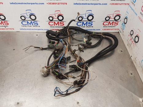 Case 5120, 5130, 5140 Transmission Wiring Loom 1546495c1, 1987581c1 - Kaablid/ Juhtmestik: pilt 2 Case 5120, 5130, 5140 Transmission Wiring Loom 1546495c1, 1987581c1 - Kaablid/ Juhtmestik: pilt 2