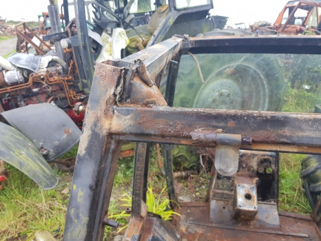Case 5140, 5120, 5130, 5150 Cab Frame 241678a1, 1330957c3, 1340148c3 - Kabiin: pilt 5 Case 5140, 5120, 5130, 5150 Cab Frame 241678a1, 1330957c3, 1340148c3 - Kabiin: pilt 5