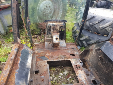Case 5140, 5120, 5130, 5150 Cab Frame 241678a1, 1330957c3, 1340148c3 - Kabiin: pilt 4 Case 5140, 5120, 5130, 5150 Cab Frame 241678a1, 1330957c3, 1340148c3 - Kabiin: pilt 4