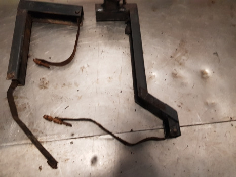 Case 5140, 5120, 5130, Fuel Tank Bracket Kit 1534442c1, 1534445c1 - Kütusepaak: pilt 5 Case 5140, 5120, 5130, Fuel Tank Bracket Kit 1534442c1, 1534445c1 - Kütusepaak: pilt 5