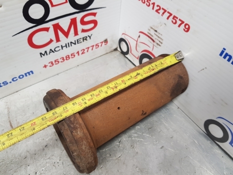 Case David Brown 1690, 1594, 1694, 1590 Clutch Release Bearing Carrier K200355 - Sidur ja varuosad - Põllutööseade: pilt 5 Case David Brown 1690, 1594, 1694, 1590 Clutch Release Bearing Carrier K200355 - Sidur ja varuosad - Põllutööseade: pilt 5