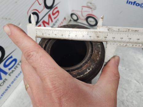 Case David Brown 1690, 1694, 1590, 1594 Clutch Release Bearing Carrier K200355 - Sidur ja varuosad - Põllutööseade: pilt 5 Case David Brown 1690, 1694, 1590, 1594 Clutch Release Bearing Carrier K200355 - Sidur ja varuosad - Põllutööseade: pilt 5