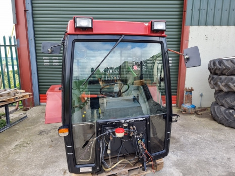 Case International 856xl, 956xl, 1056xl Complete Cab Xl, Cab N56 - Kabiin: pilt 4 Case International 856xl, 956xl, 1056xl Complete Cab Xl, Cab N56 - Kabiin: pilt 4