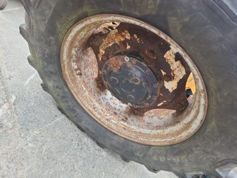 Case Jx80 New Hollland Td5, Td5000 Fiat 90, 93,94 Front Wheel Rim 340x85r24 - Velg - Põllutööseade: pilt 2 Case Jx80 New Hollland Td5, Td5000 Fiat 90, 93,94 Front Wheel Rim 340x85r24 - Velg - Põllutööseade: pilt 2