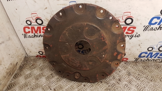Case New Holland Fiat Front Axle Hub Support Carrier 5181055, 5181054, 5136925 - Rumm - Traktor: pilt 1 Case New Holland Fiat Front Axle Hub Support Carrier 5181055, 5181054, 5136925 - Rumm - Traktor: pilt 1