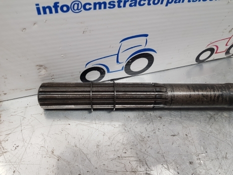 Case New Holland Front Axle Drive Shaft Lhs 84194852, 84201726, 5197765 - Veovõll - Traktor: pilt 2 Case New Holland Front Axle Drive Shaft Lhs 84194852, 84201726, 5197765 - Veovõll - Traktor: pilt 2
