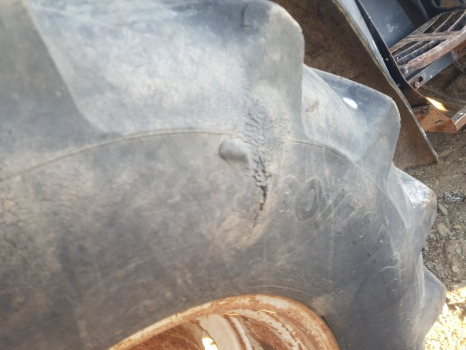 Case New Holland Tm, Mxm, 60, M, Mxu Series Mxu100 Front Wheel Rim R28 - Komplektne ratas - Põllutööseade: pilt 2 Case New Holland Tm, Mxm, 60, M, Mxu Series Mxu100 Front Wheel Rim R28 - Komplektne ratas - Põllutööseade: pilt 2