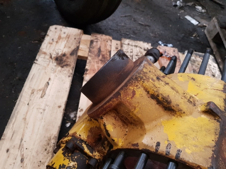 Esitelg Caterpillar Th62, Clark Hurth, Manitou Front Axle Centre Housing, Steering Ram: pilt 8