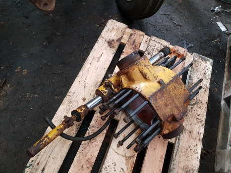 Esitelg Caterpillar Th62, Clark Hurth, Manitou Front Axle Centre Housing, Steering Ram: pilt 9
