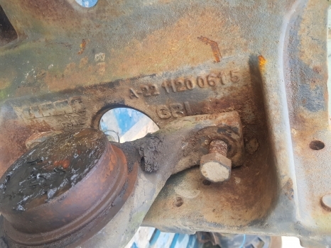 Claas 340cx Front Axle Support Housing Assy 2211200615; 0011200612; 0011200615 - Esitelg - Traktor: pilt 4 Claas 340cx Front Axle Support Housing Assy 2211200615; 0011200612; 0011200615 - Esitelg - Traktor: pilt 4