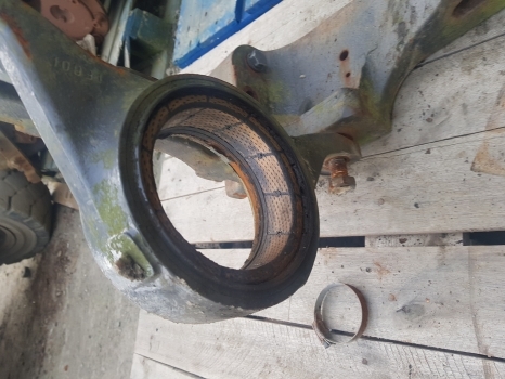 Claas 340cx Front Axle Support Housing Assy 2211200615; 0011200612; 0011200615 - Esitelg - Traktor: pilt 3 Claas 340cx Front Axle Support Housing Assy 2211200615; 0011200612; 0011200615 - Esitelg - Traktor: pilt 3