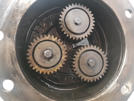 Claas Ares 836 Front Axle Planetary Gear Holder 11760, 6000103811, 6000103815 - Esitelg - Traktor: pilt 2 Claas Ares 836 Front Axle Planetary Gear Holder 11760, 6000103811, 6000103815 - Esitelg - Traktor: pilt 2