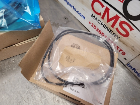 Claas Arion 500, 600 A34, A35, A36, A37 Front Axle Hub Replacement Kit 45180 - Esitelg: pilt 4 Claas Arion 500, 600 A34, A35, A36, A37 Front Axle Hub Replacement Kit 45180 - Esitelg: pilt 4