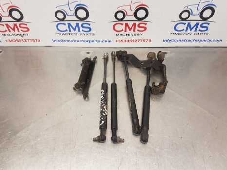 Claas Arion 530, 500, 600 Charge Air Cooler Gas Struds Assy 0021662550 - Radiaator: pilt 1 Claas Arion 530, 500, 600 Charge Air Cooler Gas Struds Assy 0021662550 - Radiaator: pilt 1