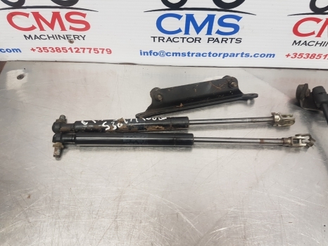 Claas Arion 530, 500, 600 Charge Air Cooler Gas Struds Assy 0021662550 - Radiaator: pilt 4 Claas Arion 530, 500, 600 Charge Air Cooler Gas Struds Assy 0021662550 - Radiaator: pilt 4