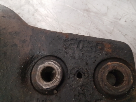 Claas Arion 600 Ares 500, 600, 800 836 Front Axle Cover Flange 6000105445, 12039 - Esitelg - Traktor: pilt 3 Claas Arion 600 Ares 500, 600, 800 836 Front Axle Cover Flange 6000105445, 12039 - Esitelg - Traktor: pilt 3