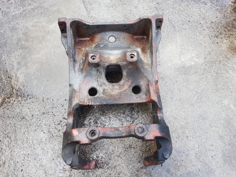 Claas Arion 640, 460, 430, Ares Front Axle Support Bolster 0011223581, 11020370 - Esitelg - Põllutööseade: pilt 5 Claas Arion 640, 460, 430, Ares Front Axle Support Bolster 0011223581, 11020370 - Esitelg - Põllutööseade: pilt 5
