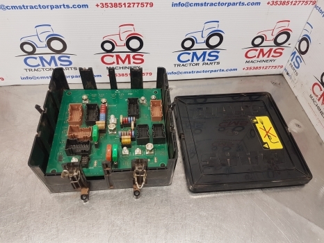 Claas Arion 640, 500, 600, Axion 950, 920, 900 Cab Fuse Box Unit 0021845140 - Kaitse - Traktor: pilt 1 Claas Arion 640, 500, 600, Axion 950, 920, 900 Cab Fuse Box Unit 0021845140 - Kaitse - Traktor: pilt 1