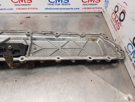 Claas Arion 640 Cylinder Head Cover Re555026, R534193, R534105, 0011464770 - Mootori pea - Traktor: pilt 5 Claas Arion 640 Cylinder Head Cover Re555026, R534193, R534105, 0011464770 - Mootori pea - Traktor: pilt 5