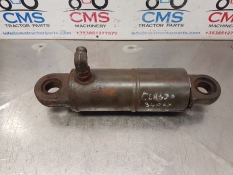Claas Axos 340 Cx, Ergos, Celtis, Ceres Hydraulic Cylinder For Parts 7700068746 - Hüdrauliline silinder - Traktor: pilt 1 Claas Axos 340 Cx, Ergos, Celtis, Ceres Hydraulic Cylinder For Parts 7700068746 - Hüdrauliline silinder - Traktor: pilt 1