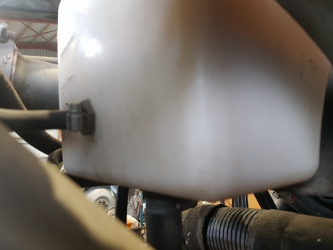 Deutz Fahr Agrotron M620, M600, Ttv610, Radiator Expansion Tank 0.015.4531.4/10 - Radiaator: pilt 5 Deutz Fahr Agrotron M620, M600, Ttv610, Radiator Expansion Tank 0.015.4531.4/10 - Radiaator: pilt 5
