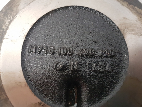 Fendt 724 S4, 712, 714, 820 Hydraulic Pump Cover 716100490110, M716100490110 - Hüdraulika: pilt 3 Fendt 724 S4, 712, 714, 820 Hydraulic Pump Cover 716100490110, M716100490110 - Hüdraulika: pilt 3