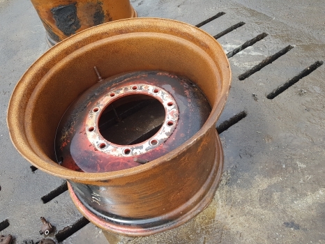 Fendt 724 S4 Massey Ferguson Front Wheel Rim W18x28, Red H718701024018 - Velg - Traktor: pilt 1 Fendt 724 S4 Massey Ferguson Front Wheel Rim W18x28, Red H718701024018 - Velg - Traktor: pilt 1