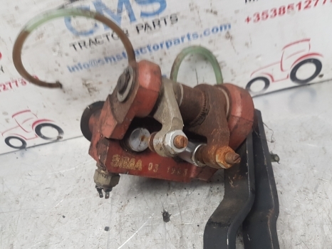 Fiat 115-90, 140-90, 160-90 Brake Pedals Linkage Complete 5110643, 5110653 - Piduriosad - Traktor: pilt 2 Fiat 115-90, 140-90, 160-90 Brake Pedals Linkage Complete 5110643, 5110653 - Piduriosad - Traktor: pilt 2