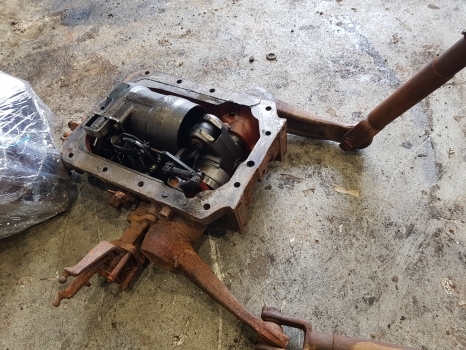 Fiat 70-90, 80-90 Hydraulic Lift Cover Assy 5117164, 5125938, 5123957, 5123959 - Hüdraulika - Traktor: pilt 1 Fiat 70-90, 80-90 Hydraulic Lift Cover Assy 5117164, 5125938, 5123957, 5123959 - Hüdraulika - Traktor: pilt 1