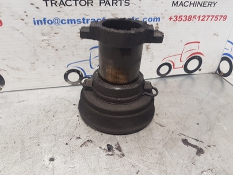 Fiat 90-90, 100-90, 110-90, Dt Clutch Bearing Carrier 5104881 - Sidur ja varuosad - Traktor: pilt 3 Fiat 90-90, 100-90, 110-90, Dt Clutch Bearing Carrier 5104881 - Sidur ja varuosad - Traktor: pilt 3