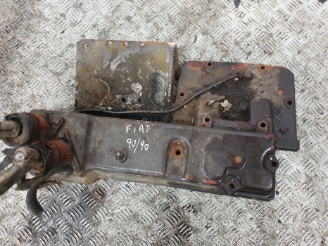 Fiat 90-90, 100-90, 110-90 Transmission Control Cover 5129987, 5130986, 5132247 - Käigukang - Traktor: pilt 2 Fiat 90-90, 100-90, 110-90 Transmission Control Cover 5129987, 5130986, 5132247 - Käigukang - Traktor: pilt 2