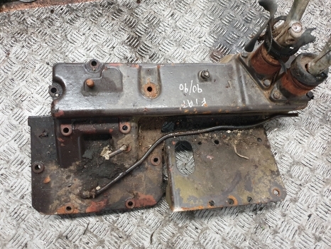 Fiat 90-90, 100-90, 110-90 Transmission Control Cover 5129987, 5130986, 5132247 - Käigukang - Traktor: pilt 5 Fiat 90-90, 100-90, 110-90 Transmission Control Cover 5129987, 5130986, 5132247 - Käigukang - Traktor: pilt 5