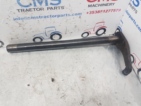 Fiat F Series F115, F120, F100, F130, F140 Clutch Control Lever Shaft 5156444 - Sidur ja varuosad - Traktor: pilt 2 Fiat F Series F115, F120, F100, F130, F140 Clutch Control Lever Shaft 5156444 - Sidur ja varuosad - Traktor: pilt 2
