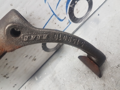 Fiat F Series F115, F120, F130, F140 Clutch Control Fork Assembly 5159010 - Sidur ja varuosad - Traktor: pilt 2 Fiat F Series F115, F120, F130, F140 Clutch Control Fork Assembly 5159010 - Sidur ja varuosad - Traktor: pilt 2