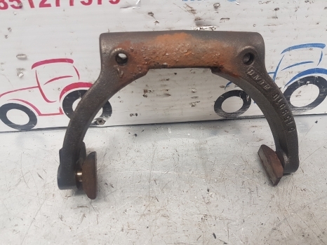 Fiat F Series F115, F120, F130, F140 Clutch Control Fork Assembly 5159010 - Sidur ja varuosad - Traktor: pilt 1 Fiat F Series F115, F120, F130, F140 Clutch Control Fork Assembly 5159010 - Sidur ja varuosad - Traktor: pilt 1