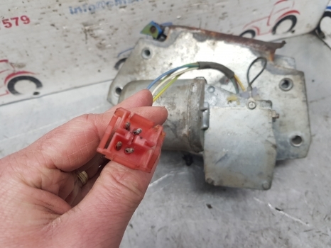 Ford 10, 600, Tw Ser 6610 Q Cab Wiper Motor D9nn17b571ab, D9nn17485ba, 83919603 - Klaasipuhasti - Traktor: pilt 2 Ford 10, 600, Tw Ser 6610 Q Cab Wiper Motor D9nn17b571ab, D9nn17485ba, 83919603 - Klaasipuhasti - Traktor: pilt 2